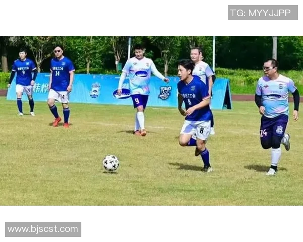 日本拍照足球明星盘点及其在球场外的魅力瞬间